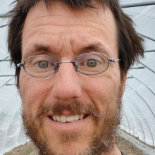 une face hirsute